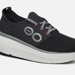 OOfos Women's shoes sz 7 OOmy Stride Black White #5077